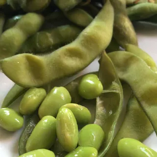 Baccelli di edamame e fagioli sgranati