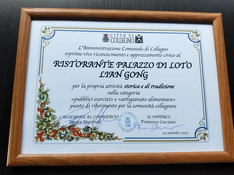 La pergamena del Comune di Collegno per Palazzo di Loto, ristorante storico