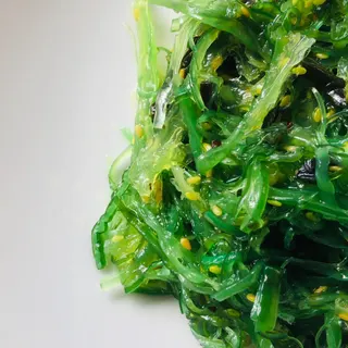 Insalata di alghe wakame con semi di sesamo